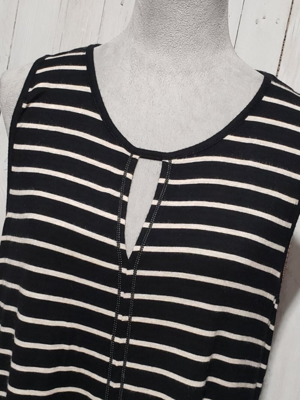 Max Studio Keyhole Shift Dress L Black Stripe Knit Casual Preppy 90s Minimalist - Picture 2 of 8